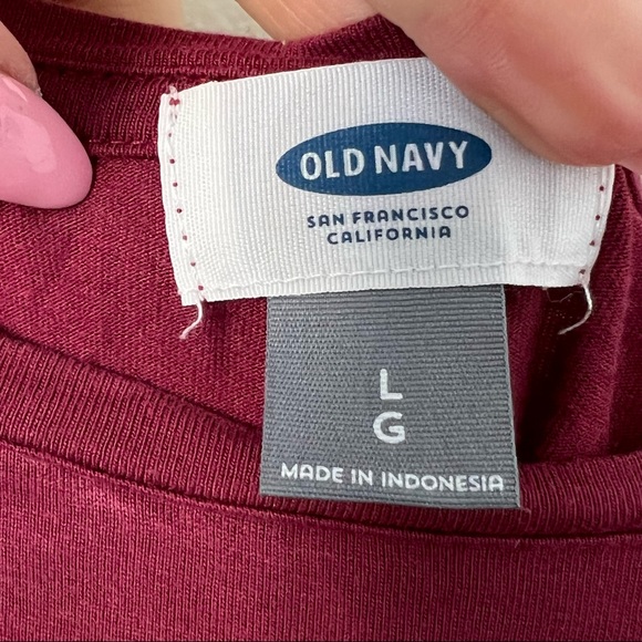 [Old Navy] Maroon Love Arrow Tshirt - Picture 3 of 3